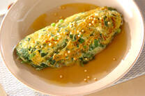 小松菜はカルシウムや鉄分、カロテンが豊富な旬野菜。茎も太いので葉物の中でも比較的保存もしやすく使い勝手も良い便利野菜なんですよ。そこで今回は、栄養満点の小松菜を食べ尽くす！和洋中の万能レシピをご紹介したいと思います。