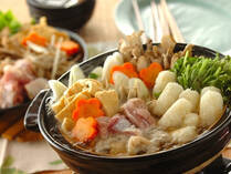 寒～い季節には、温かい「鍋」がピッタリ！ ということで、E・レシピの珠玉の鍋レシピを一挙ご紹介します。定番の塩、醤油、キムチ味の他、豆乳鍋やカマンベール鍋などの写真映えするアレンジ鍋まで。ご飯や中華麺、パスタを加えればシメまで楽しめます。みんなで鍋を囲んで身も心も温まりましょう♪