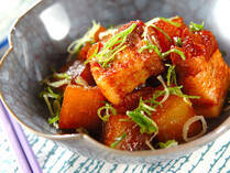 じっくり煮込んだ料理をおうちで食べる幸せ。節約食材の豚バラをとろとろに煮込んだレシピや、魚を使ったレシピ、おもてなしにも使えるレシピなど、心も体も温まる絶品煮込み料理をご紹介します！