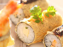 春と言えばお花見！桜を見ながらおいしいものを食べて、春を満喫したいですね。今回は旬の食材を使ったおにぎりやサンドイッチ、スイーツなど、お花見に作っていきたくなるようなレシピを集めました♪ぜひ作ってみんなで楽しんでくださいね。