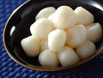 2025年10月6日（月）は十五夜。お月見団子を作るのもいいですね。中秋の名月は別名「芋名月」とも呼ばれ、里芋を供えることも。今回は、お団子レシピと一緒に里芋を使った絶品レシピ、秋の恵みを感じられるレシピをご紹介します。綺麗な満月が見られますように…♪