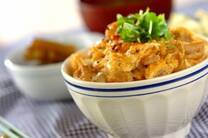 プロに習う基本の「親子丼」から色々なアレンジをきかせた「親子丼」など、丸っと親子丼特集をご紹介します！