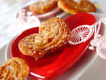 パイやキッシュを作るのに便利な＜冷凍パイシート＞。今回は、この冷凍パイシートを、朝食・おやつ・夕食のシーン別でフル活用するアイディアをご紹介します！お惣菜パイや、夕飯の残りをご馳走に変える一品、簡単すぎるおやつなど、すぐに使えるレシピばかりです♪