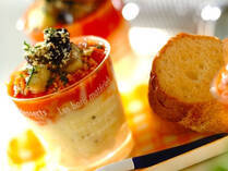 今回のまとめは、様々なメイン料理に添えられる名脇役の副菜「ポテトサラダ」。キュウリや玉ネギが入った定番ポテトサラダはもちろん、意外な具材と組み合わせたものや、専門店ができて話題のクリームポテトまで、一挙ご紹介します。ポテトサラダをリメイクした、メイン級の絶品レシピも必見です。