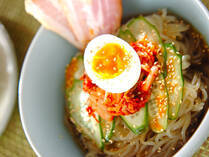 素麺はもちろん、韓国風の冷麺やフォー、冷製パスタなど、冷たくておいしい麺料理を一挙ご紹介。どれも暑い夏に食欲をそそるレシピです。スープや具材のヒントにもどうぞ。