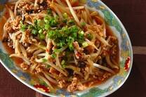 春の行楽で出費がかさんでもお腹いっぱいおいしい料理を食べたい！そんな時に便利な、お財布に優しい食材「もやし」「鶏むね肉」「豚こま肉」、価格が安定している「豆腐類」「卵」を使ったボリューム満点の「節約」レシピをご紹介します。