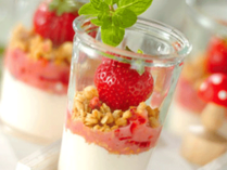 3月も半ばを過ぎてだんだんと暖かくなってきましたね。春の到来です♪この季節に食べたくなる、いちごや桜を使ったスイーツを集めました！見た目も可愛らしいのでプレゼントにもピッタリです。ぜひお家で作ってみてくださいね☆