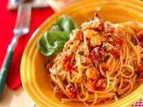 太陽の力をたっぷり浴びた完熟トマトをランチにも最適なパスタで味わってみませんか？このまとめでは生のトマトを使ったパスタの他、市販のトマト缶を使った煮込みパスタなど、「トマト」が主役となったパスタレシピをご紹介します。