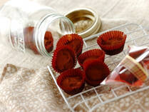 バレンタインは手作りしたいけど、時間はかけたくない！そんな人のために＜材料3つ＞＜調理時間10分以内＞＜市販品も上手に使う＞で作れるバレンタインの簡単レシピを一挙ご紹介！簡単だけどおいしい手作りスイーツをプレゼントしましょう。