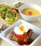 大きなハンバーグ卵のせの献立