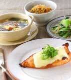 鶏むね肉のチーズ焼きの献立