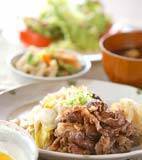 皿盛りすき焼きの献立