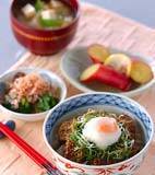 カツオのゴマダレ丼の献立