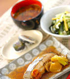 黄金比の煮汁で！カレイの煮付けの献立