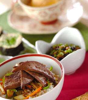 レバーのショウガ焼き丼の献立