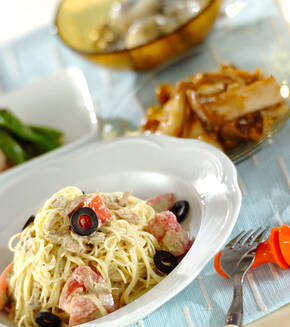 トマトとツナの冷製バジルパスタの献立