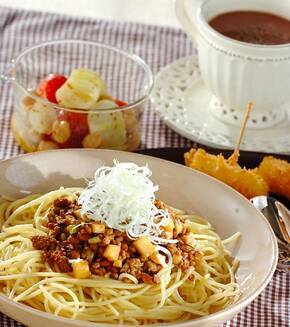 絶品！甘辛納豆ひき肉のパスタの献立