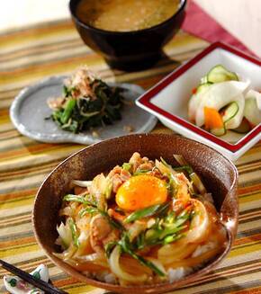 鶏肉のすき焼き丼の献立