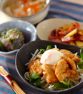 カリカリチキン丼の献立