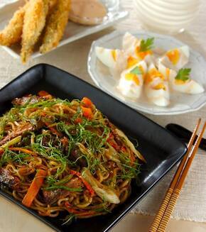 サンマ缶のピリ辛焼きそばの献立