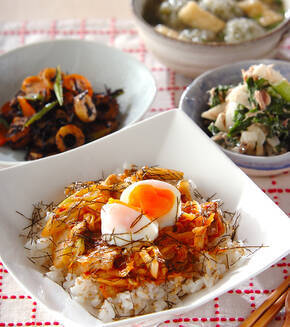 豚みそキムチ丼の献立