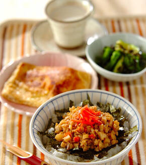 ゴマタラそぼろ丼の献立