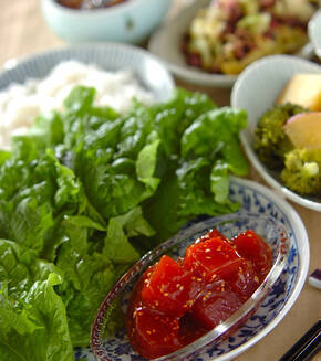 韓国マグロ寿司のサンチュ巻きの献立