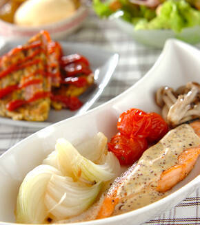 サーモンと新玉ネギのワイン蒸しの献立