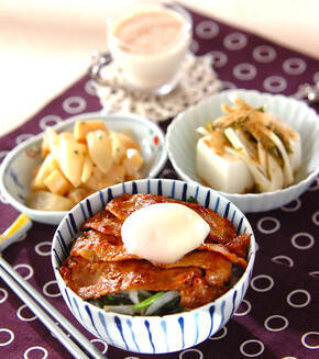 黄金比の味付けで生姜焼き丼 ご飯が進む定番人気の味わいの献立