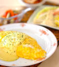 「カレーチーズがけオムライス」の献立