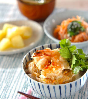 トロトロ卵のエビ天丼の献立