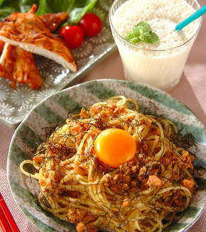 手作り鮭フレークのマヨパスタの献立