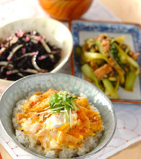卵がメイン！お揚げの卵とじ丼 これだけで美味しい簡単レシピの献立