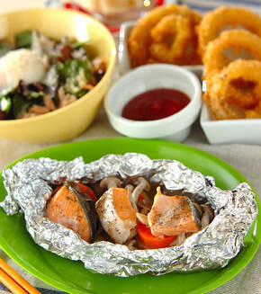 鮭のホイル焼き フライパンで簡単に！切って包むだけの献立