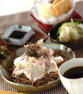 ざるそばのネギ塩豚しゃぶ添えの献立