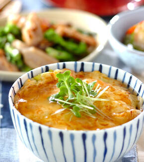 ぷりぷりあんかけエビ玉丼の献立