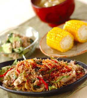 豚肉の焼きそばキムチのっけの献立