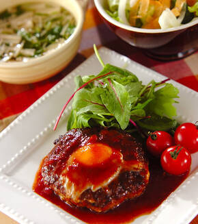 半熟卵入りハンバーグの献立