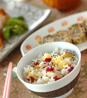 モチモチ食感！サツマイモご飯の献立
