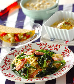 シンプルが一番！ホウレン草とベーコンのパスタの献立