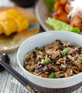 炒めヒジキの炊き込みご飯の献立
