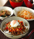 「簡単ピリ辛！豚キムチと納豆丼 ごはんが進む」の献立