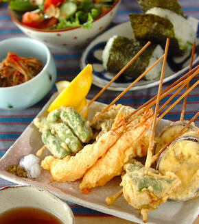 エビ、ホタテ、野菜のいろいろ串揚げ天ぷらの献立