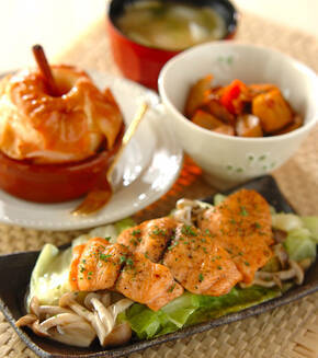 鮭のバター蒸し煮の献立