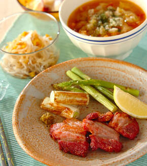 オーブンで簡単！豚バラ肉のシンプル塩焼きの献立