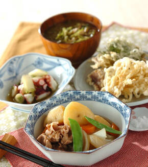 豚肉で肉ジャガの献立