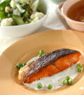 「ホワイトソースサーモンソテー」の献立