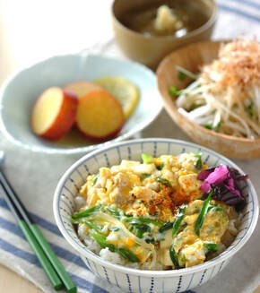 簡単ふわとろ！親子丼 豆腐でボリュームアップ 味の黄金比を伝授の献立