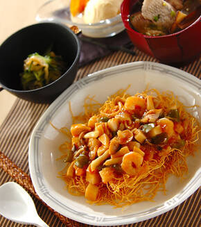 揚げ麺のあんかけの献立