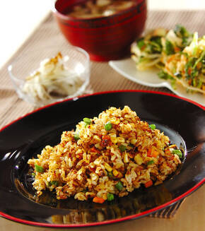 コンビーフのカレーチャーハンの献立